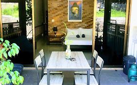 Number Six House For Up To 5 Guests With 2 Bedrooms